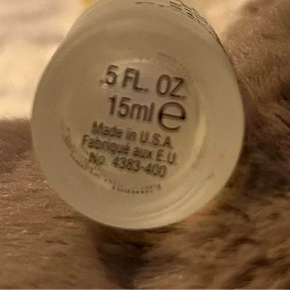 Elizabeth Arden Serum- Vitamin A - Picture 3 of 3